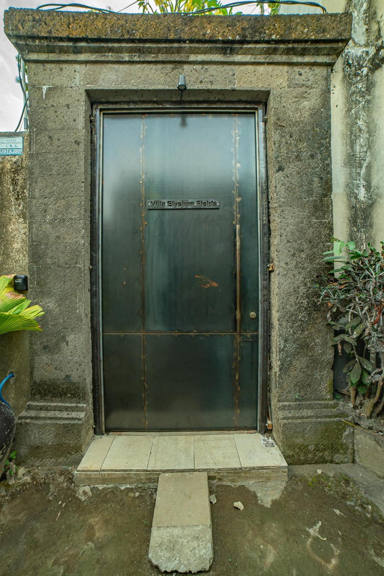 Villa Elysium Fields - Rustic Meets Industrial Chic Design Canggu  Bagian luar foto